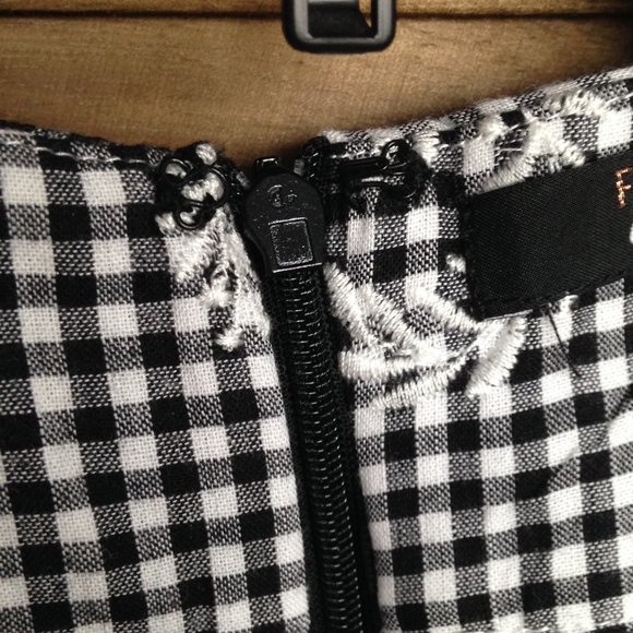 5/$15| Unused Cute Embroidered Like Floral Scallop Hem Wide Leg Back Zippered P… - Picture 9 of 16